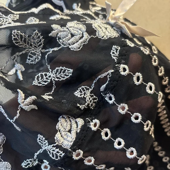 Black and White Lace Camisole - Picture 2 of 2